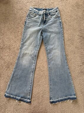 Light Wash Frayed Hem Straight-Leg Jeans